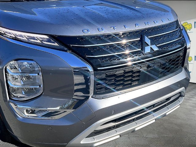 Used 2022 Gray Mitsubishi SEL image 30