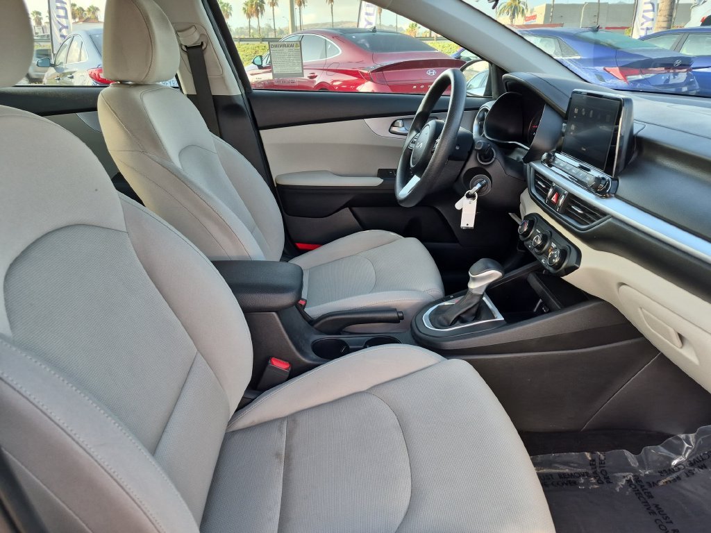 2023 Kia Forte LXS - Photo 30