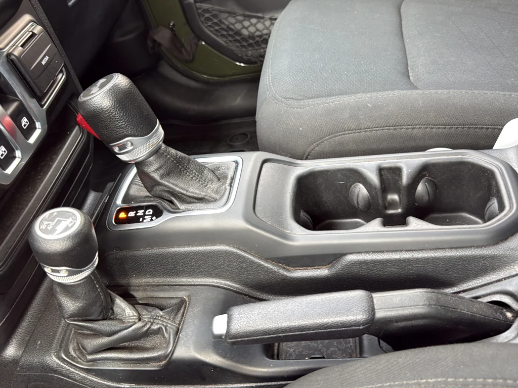 Used 2021 Green Jeep Sport S image 22
