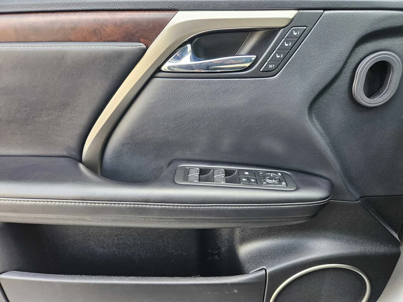 Used 2020 Atomic Silver Lexus  image 18