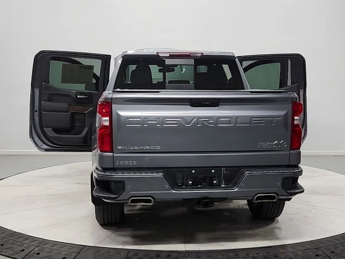 Used 2022 Gray Chevrolet High Country image 14