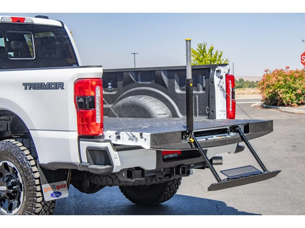 New 2026 Oxford White Ford LARIAT image 14