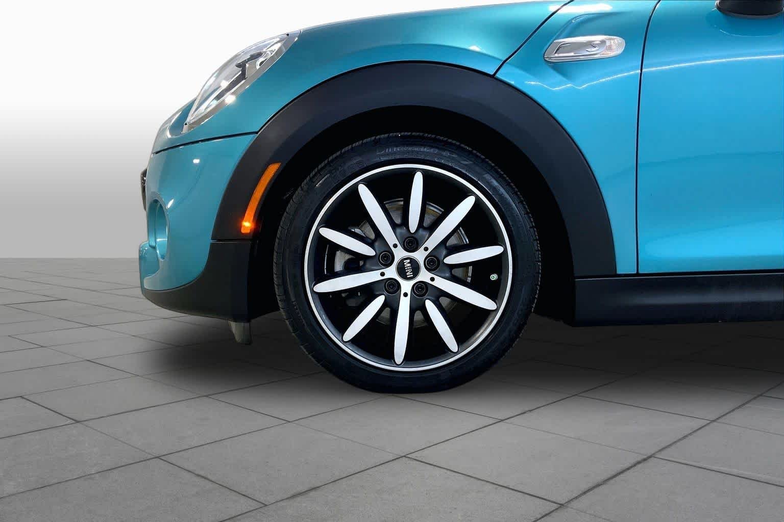 Used 2017 Caribbean Aqua Metallic MINI Cooper S image 10