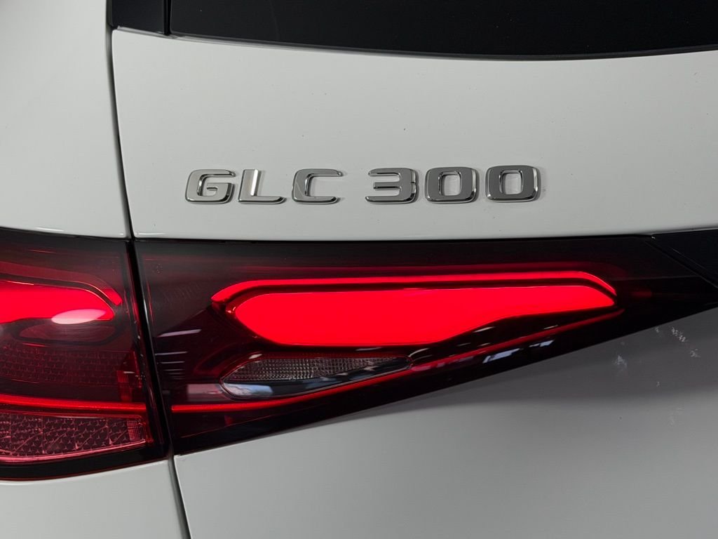 Used 2024 Polar White Mercedes-Benz GLC 300 image 11