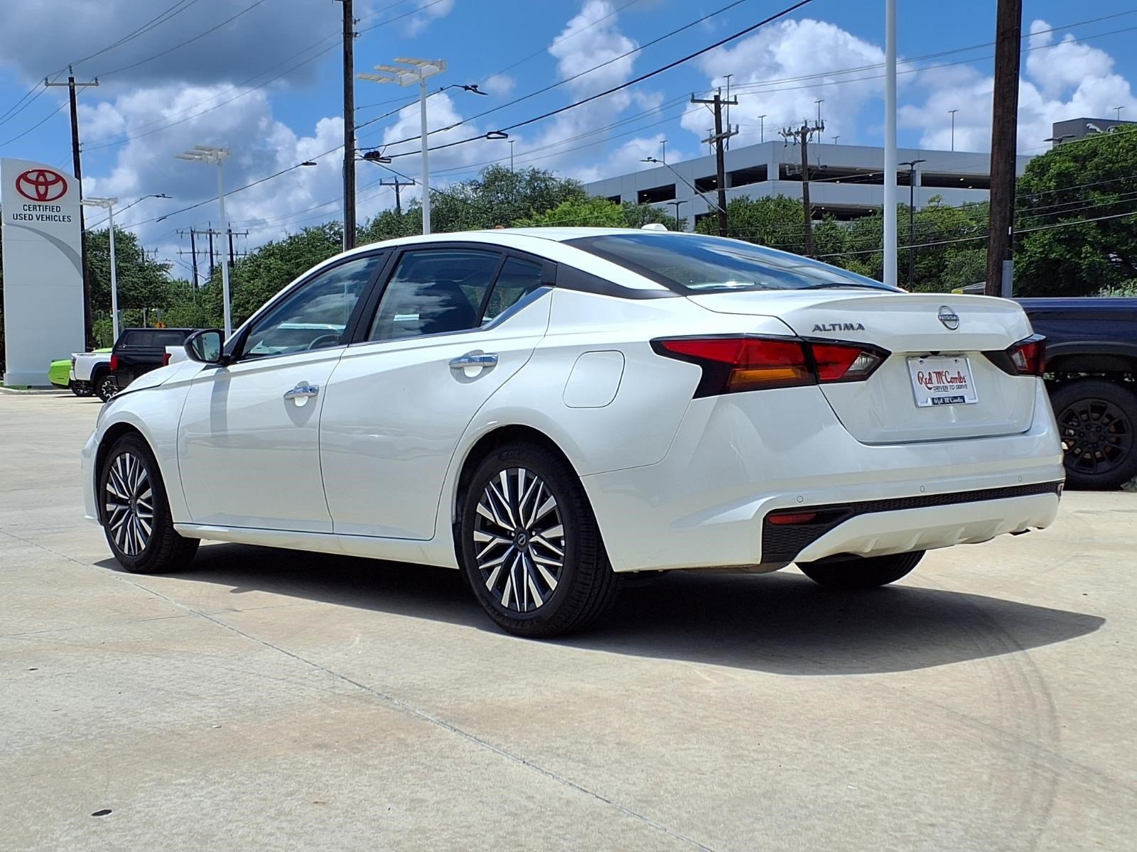 Used 2025 Glacier White Nissan SV image 7