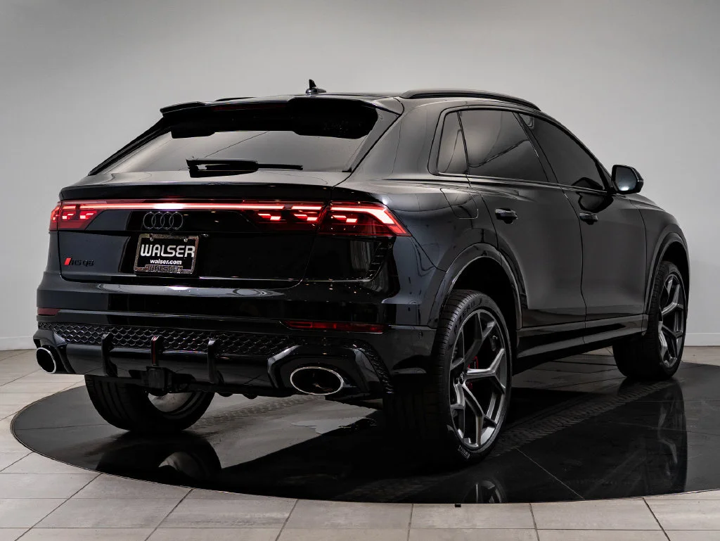 Used 2025 Mythos Black Metallic Audi 4.0T image 10