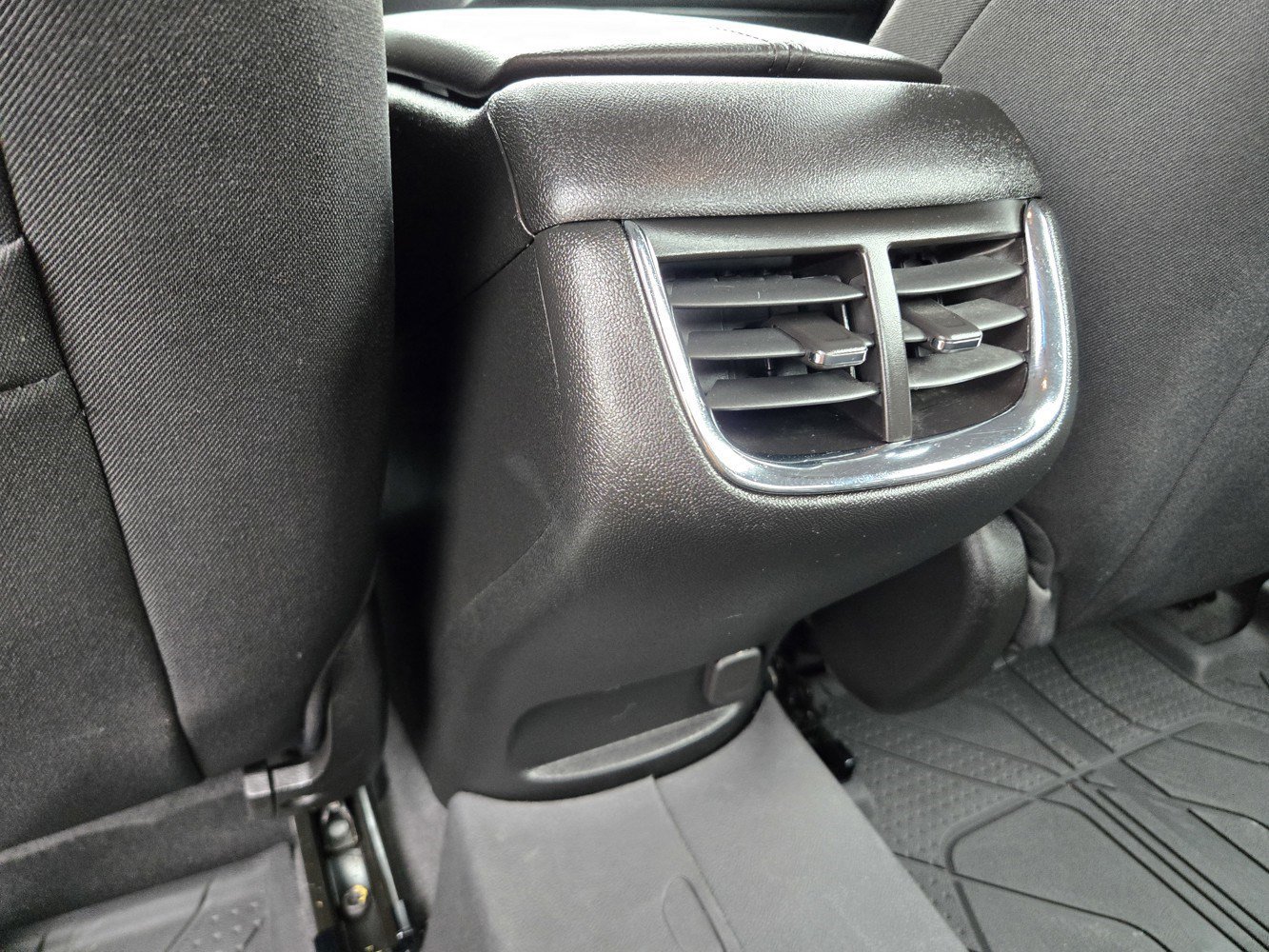 Used 2021 SUMMIT WHITE Chevrolet LT image 27