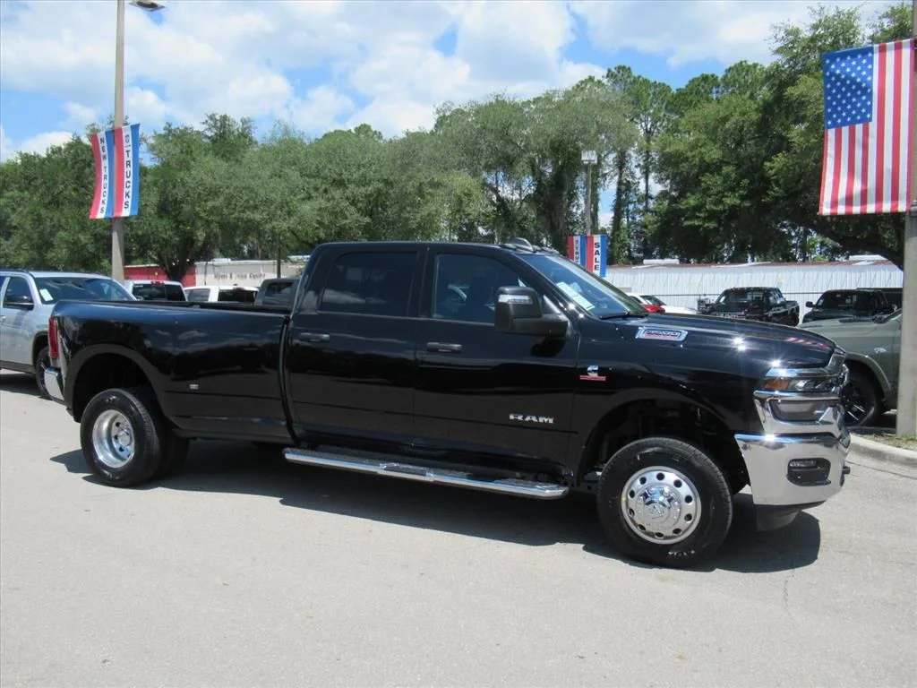 New 2026 Diamond Black Crystal Pearl-Coat Exterior Paint RAM Big Horn image 2