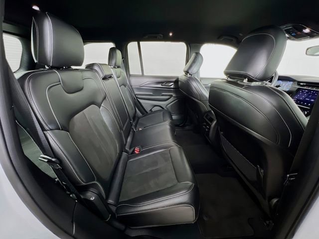 Used 2024 White Jeep Altitude image 40