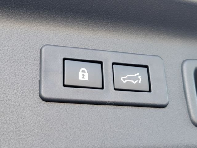 Used 2025 Crystal White Pearl Subaru Touring image 15