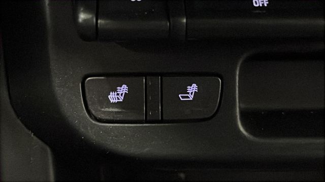 Used 2015 Black Chevrolet Z71 image 27