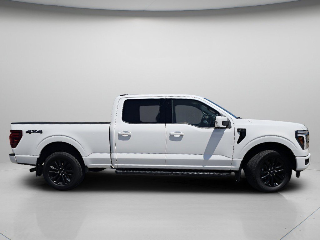 Used 2025 Oxford White Ford Lariat image 27