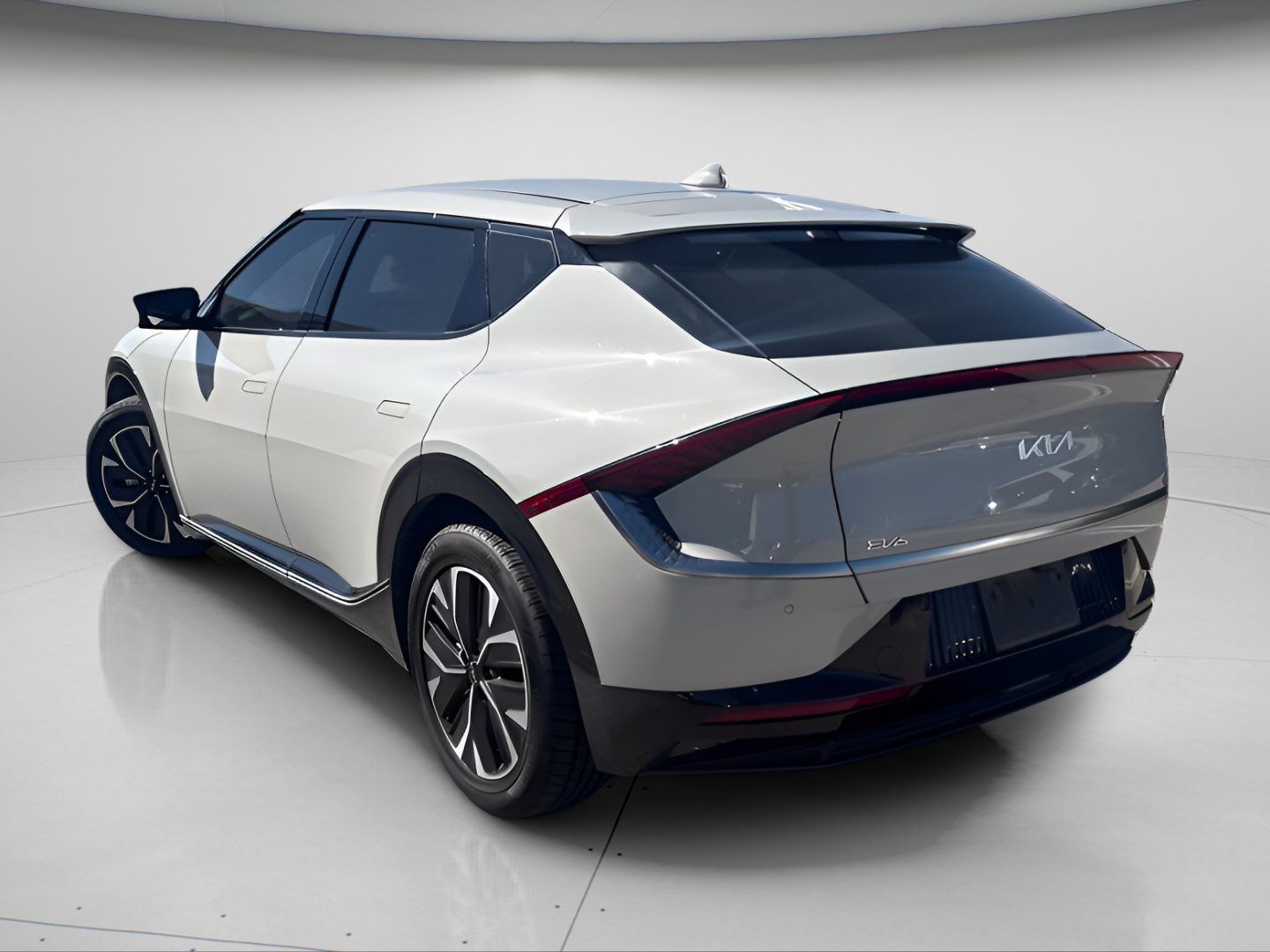 Certified Used 2023 Glacier Kia Wind image 10