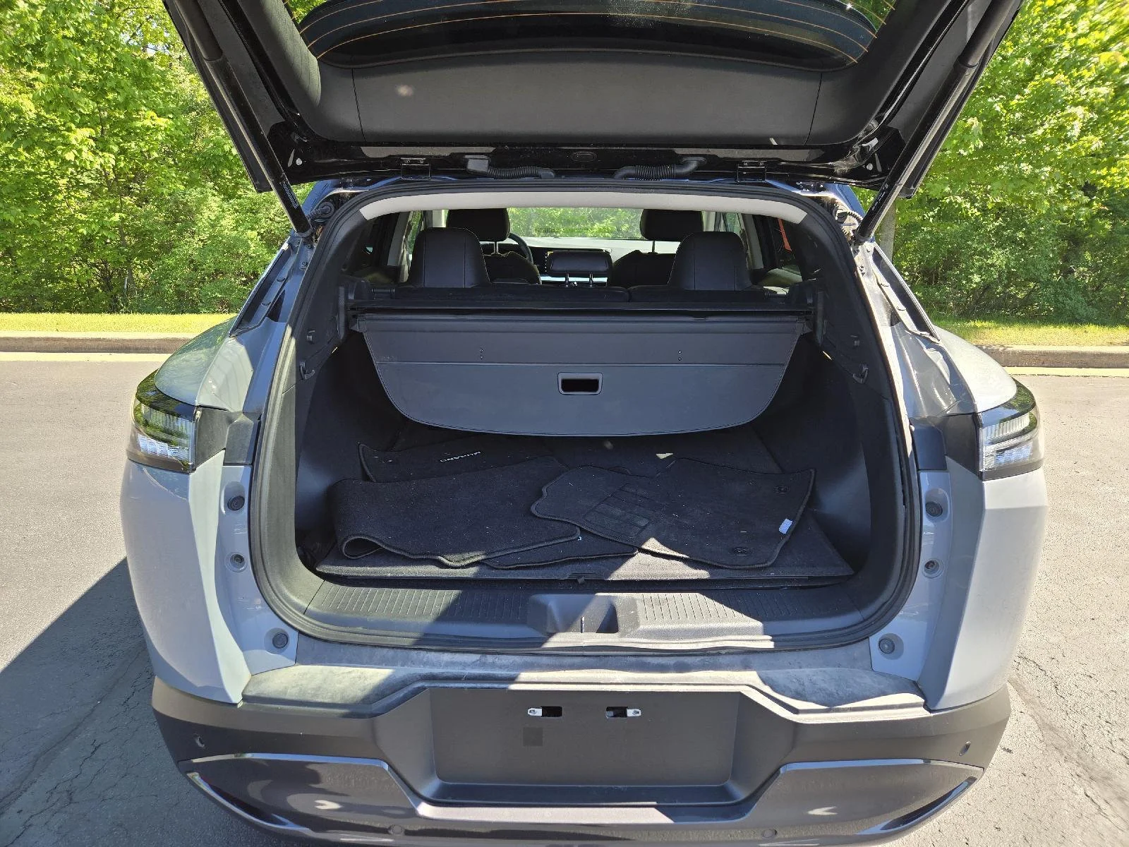 Certified Used 2025 Boulder Gray Pearl/Super Black Nissan SL image 9