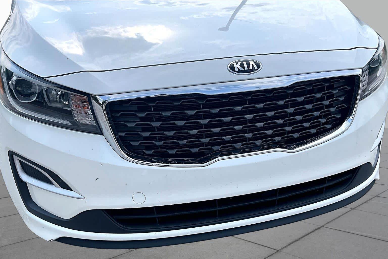 Used 2021 Snow White Pearl Kia LX image 29