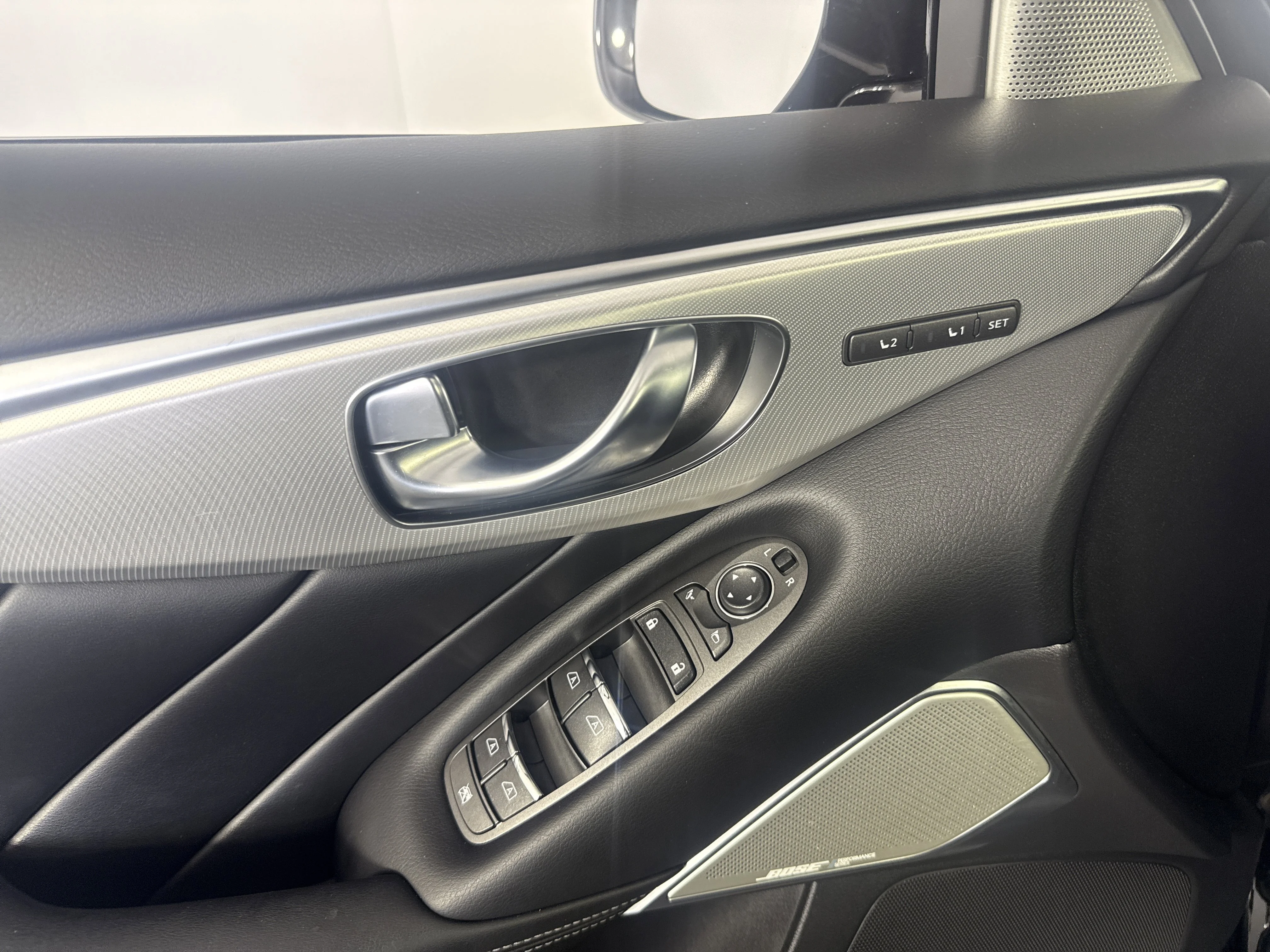 Used 2023 Midnight Black INFINITI LUXE image 14