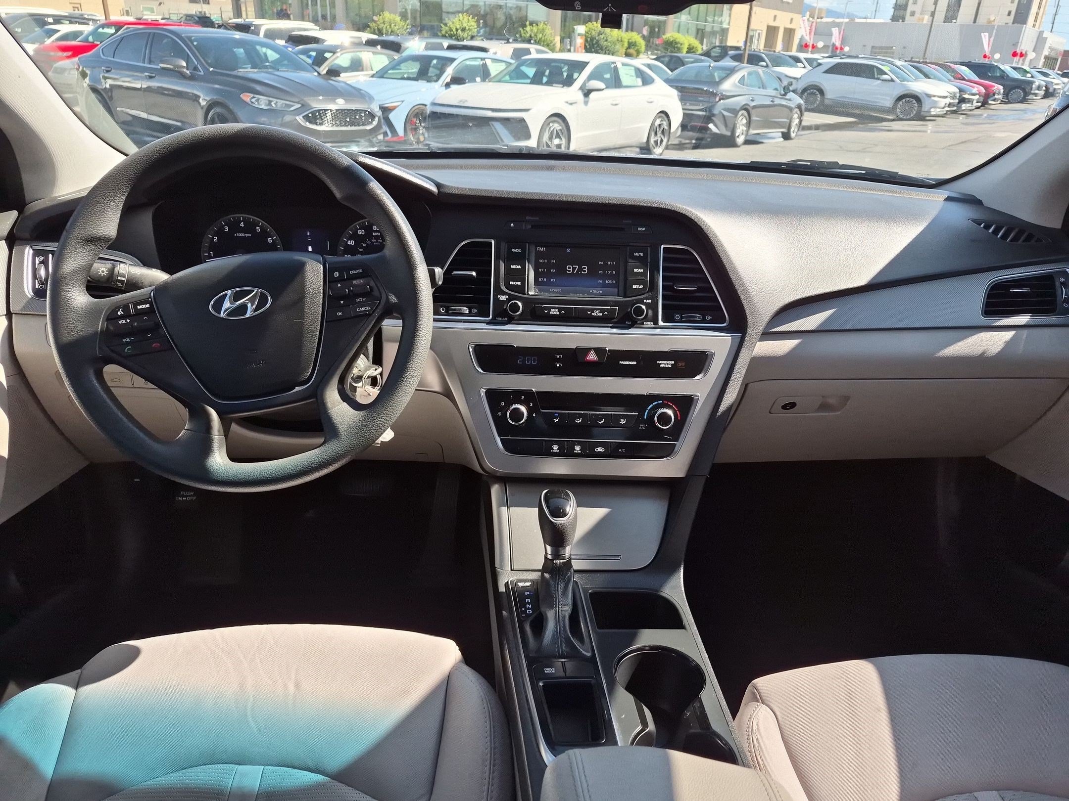 Used 2015 Shale Gray Metallic Hyundai 2.4L SE image 24