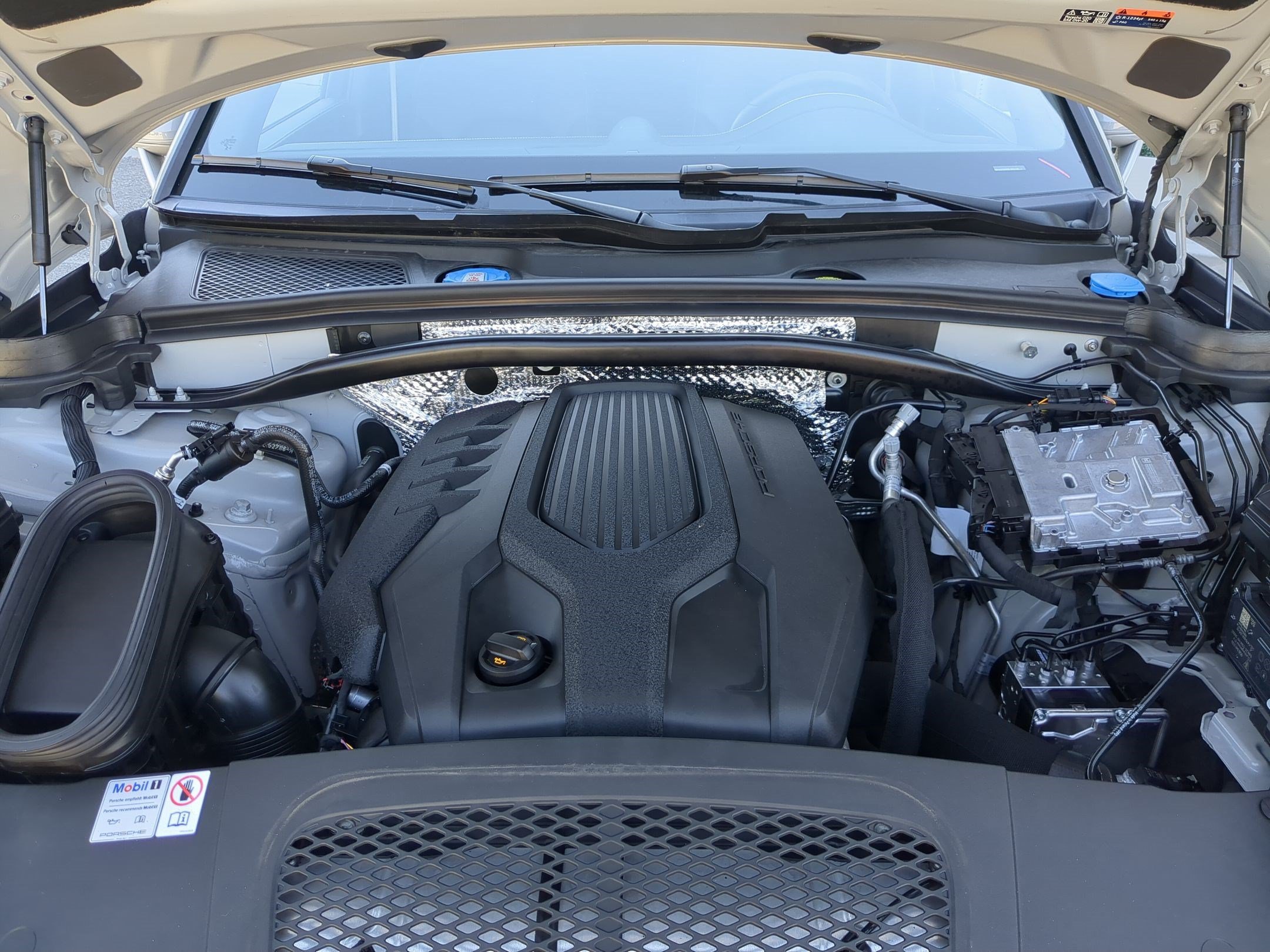 Used 2024 Chalk Porsche AWD image 35