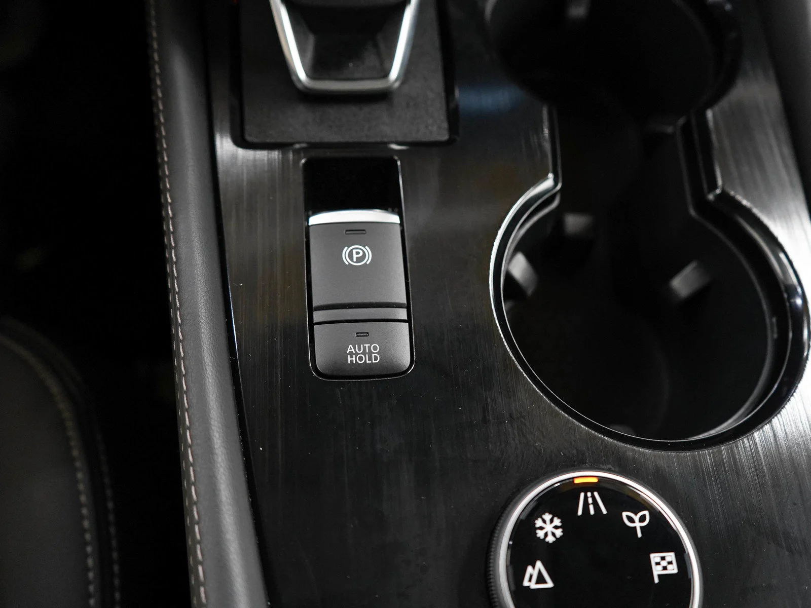 Used 2023 Super Black Nissan SL image 24