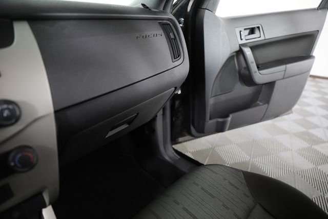 2010 Ford Focus SE - Photo 10