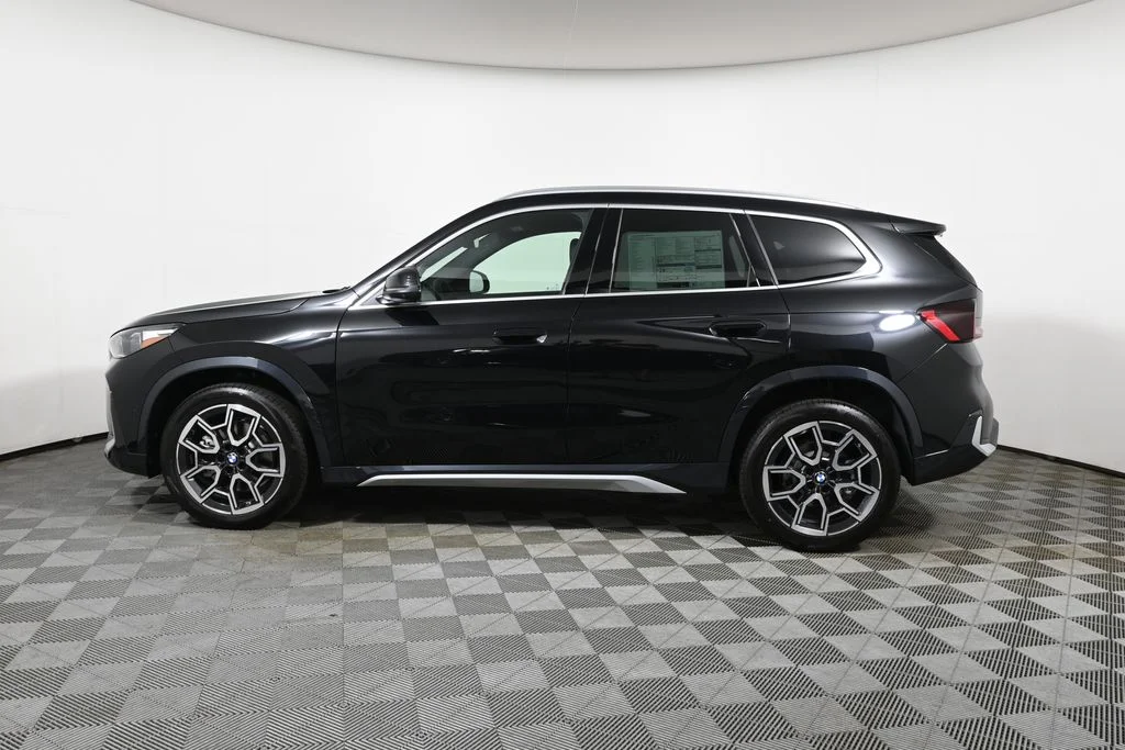 New 2027 Black BMW xDrive28i image 2