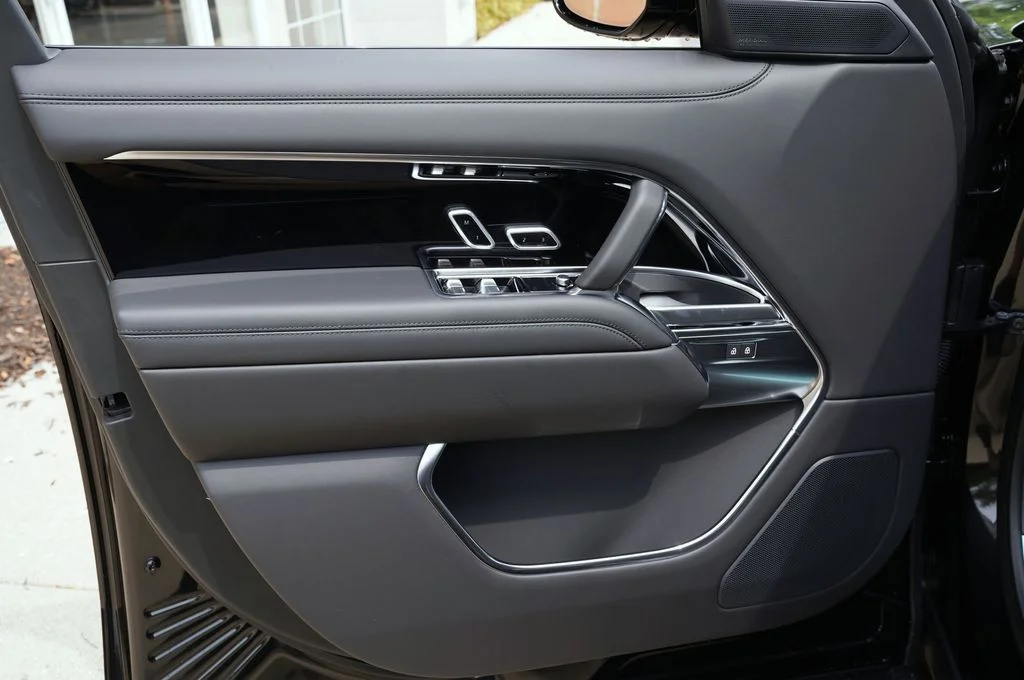 New 2026 Santorini Black Land Rover SE image 10