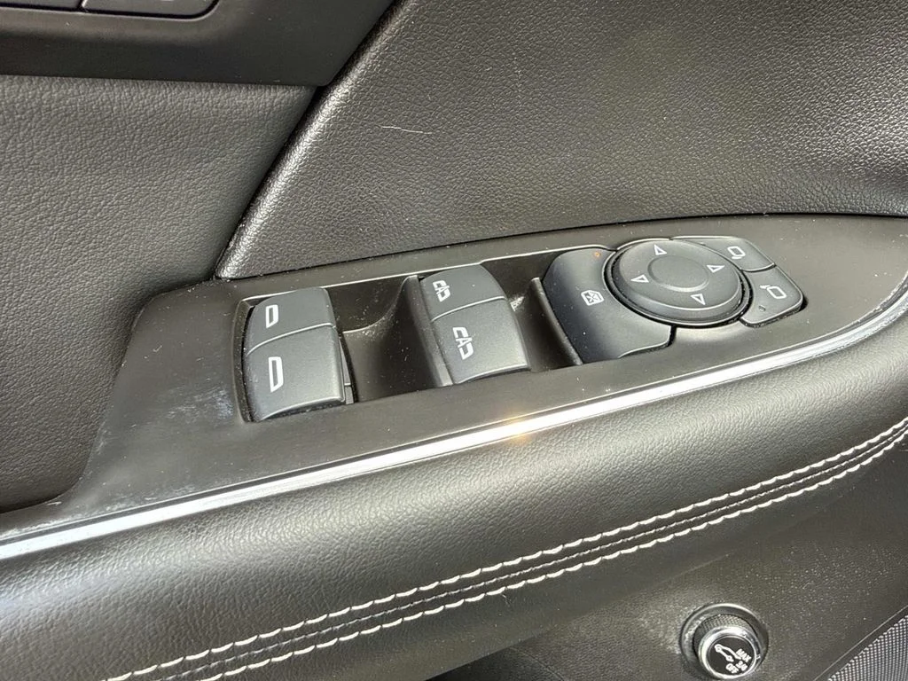 Used 2023 Gray Buick Essence image 21