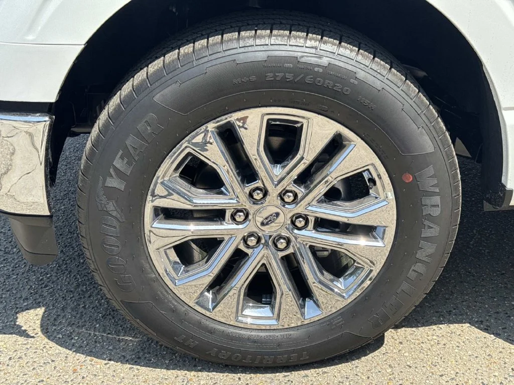New 2026 Oxford White Ford XLT image 7