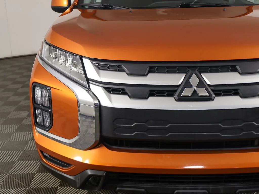 Used 2022  Mitsubishi 2.0 ES image 10