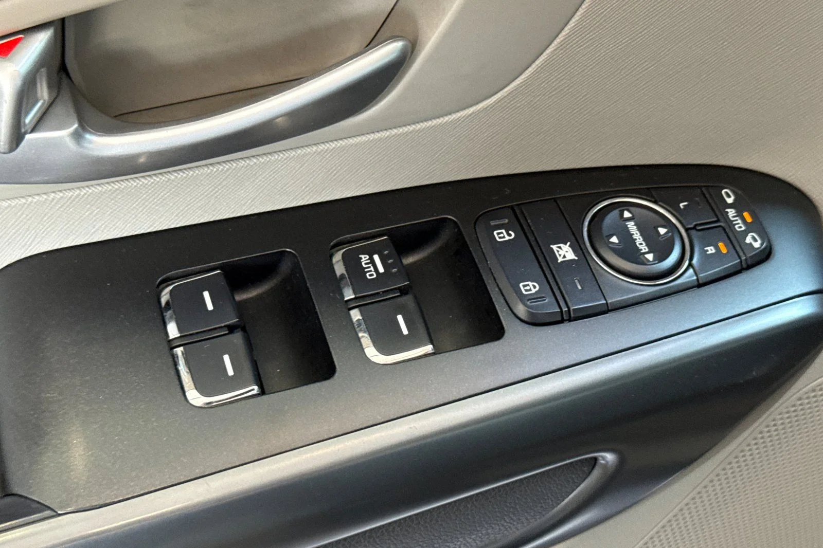 Used 2018 Black Kia LX image 11