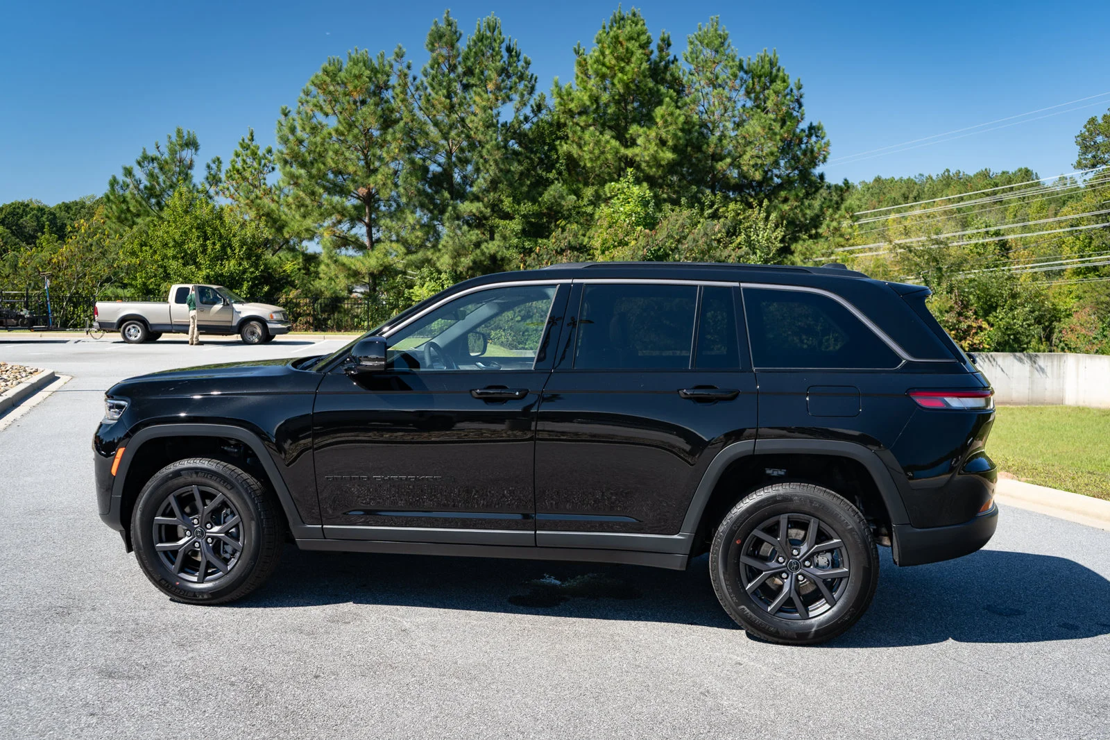 New 2027 High-Gloss Black Paint Jeep Altitude image 7