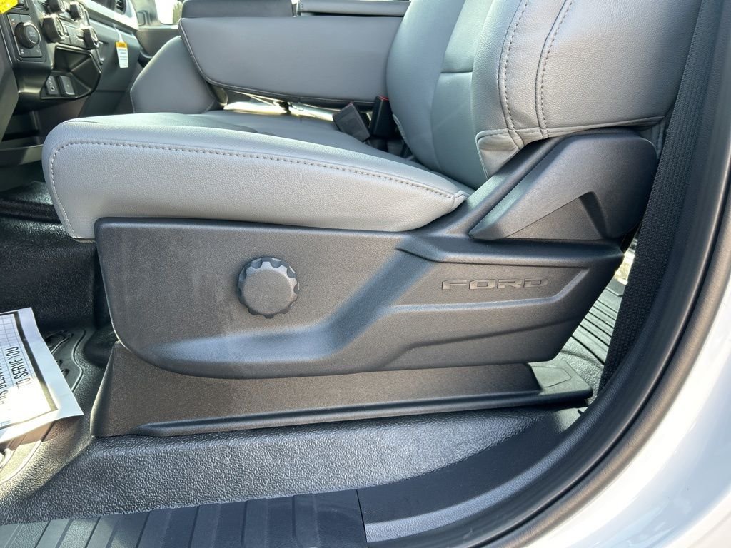 New 2026 Oxford White Ford XL image 15