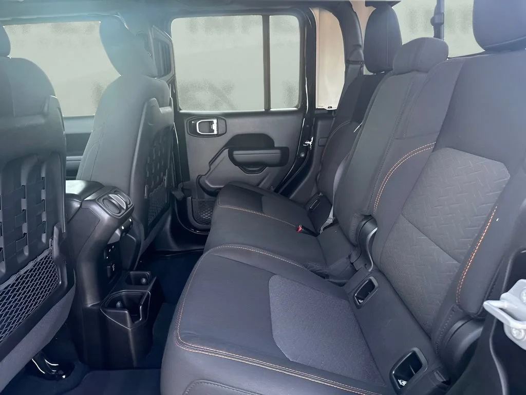 Used 2023  Jeep Mojave image 11