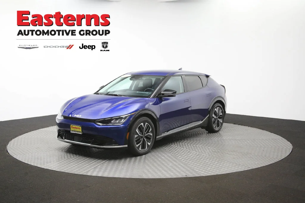 Used 2023 Blue Kia Wind image 57
