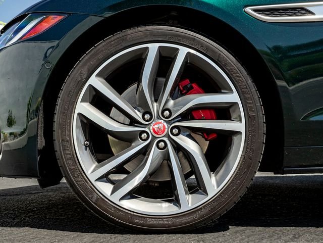 Used 2021 British Racing Green Metallic Jaguar R-Dynamic SE image 11