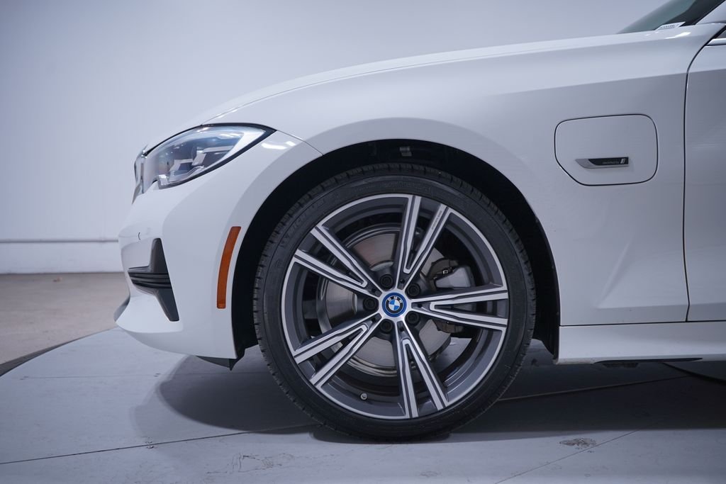 Used 2022 Alpine White BMW 330e iPerformance image 2