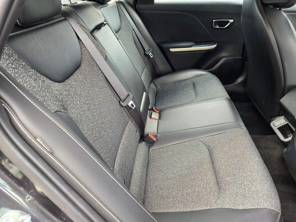 2025 Kia K4 GT-Line - Photo 11