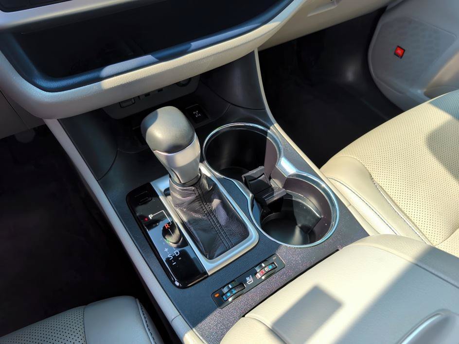 Used 2019 Midnight Black Metallic Toyota Limited image 26