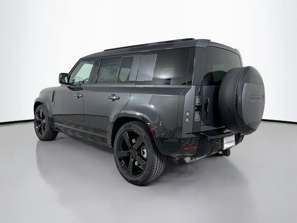 New 2026 Carpathian Grey Land Rover X-Dynamic SE image 7