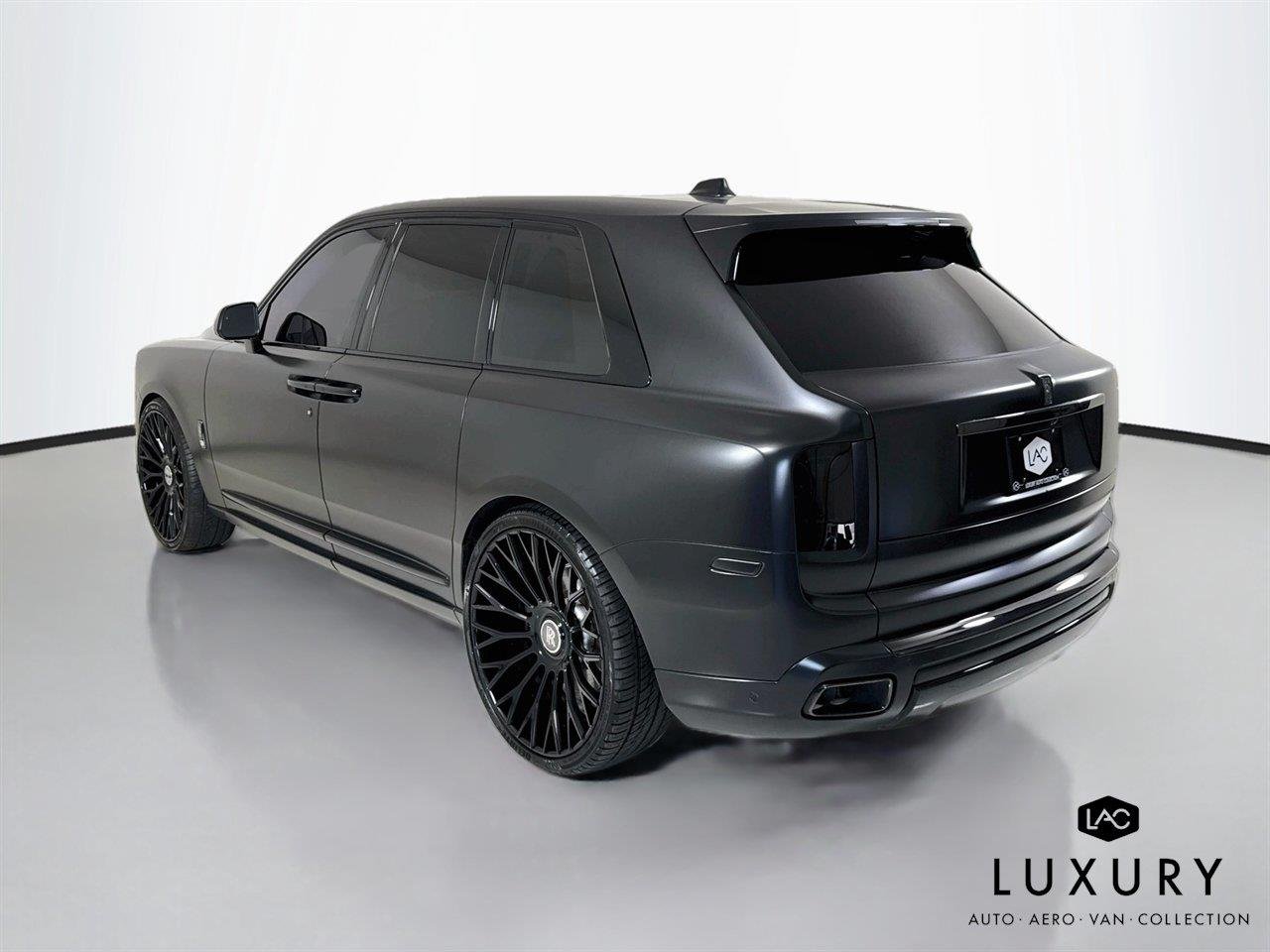 Used 2023 Gunmetal Rolls-Royce Black Badge | Rear Entertainment | 26
