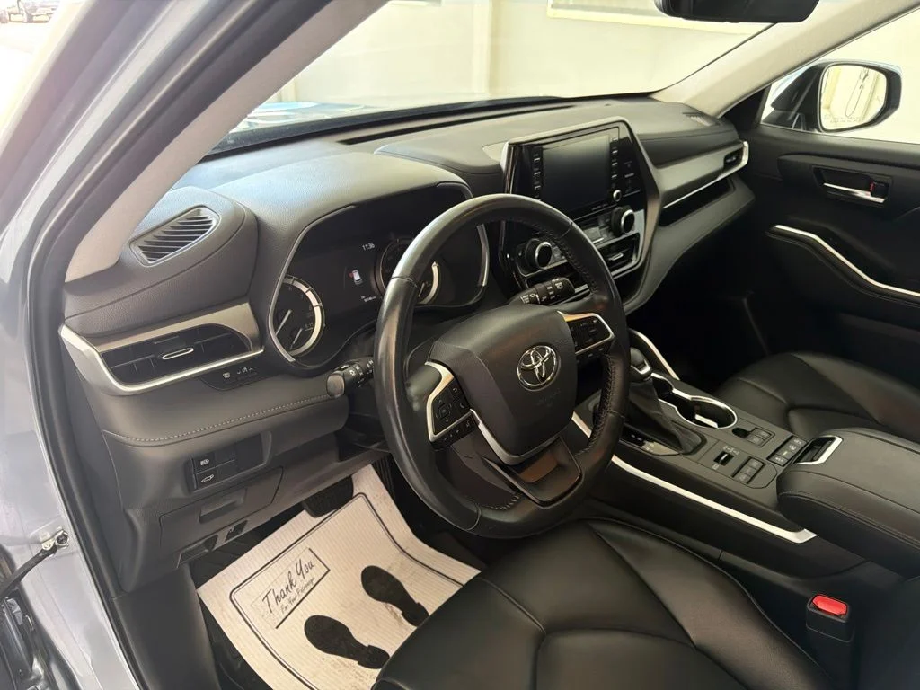 Used 2022 Moon Dust Toyota XLE image 11