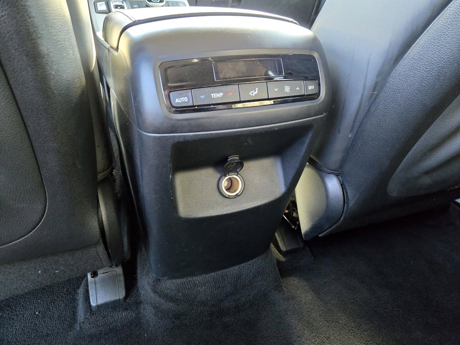 Used 2025 Moonlight Cloud Hyundai SEL image 11