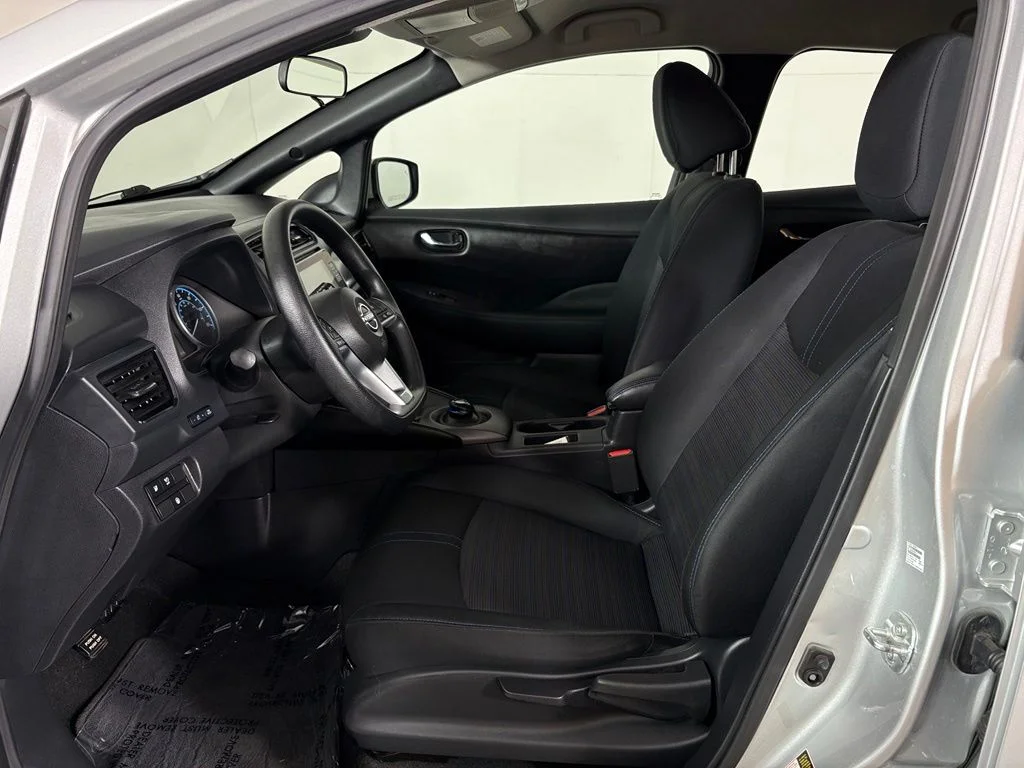 Used 2025 Silver Nissan S image 16