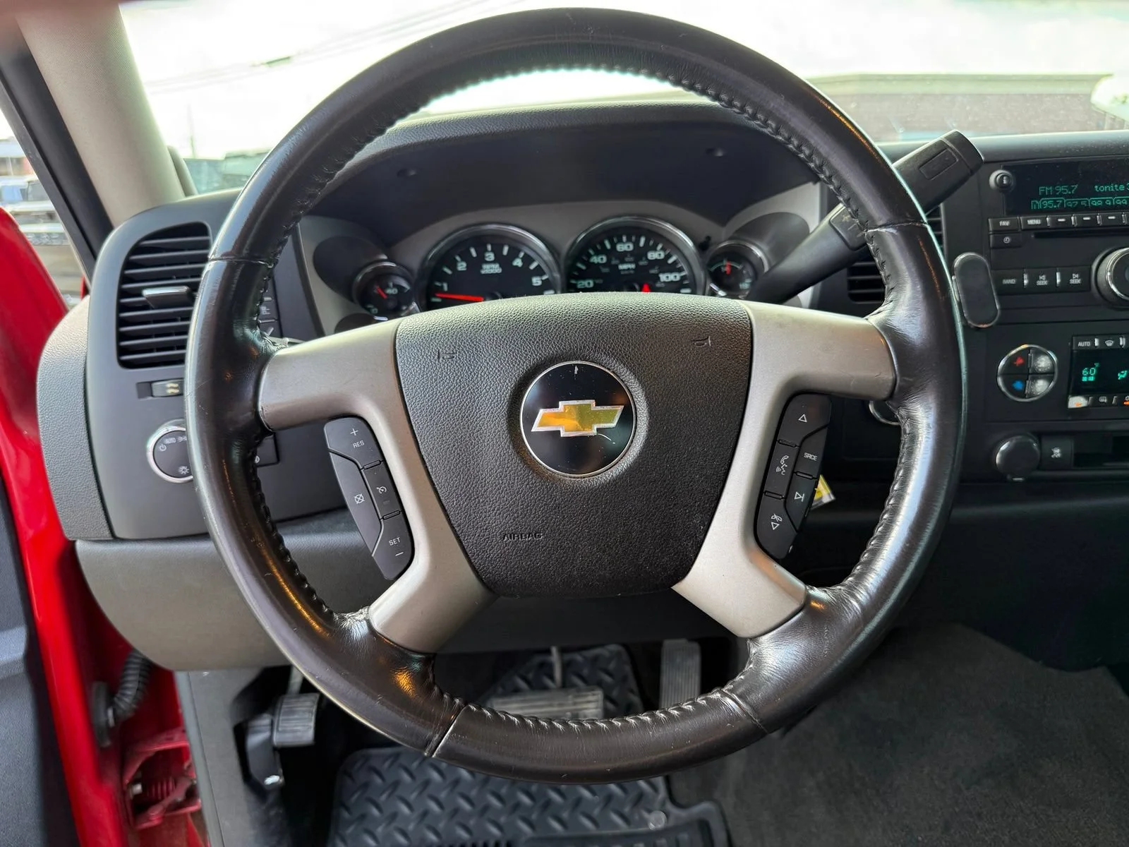 Used 2011 VICTORY RED Chevrolet LT image 18