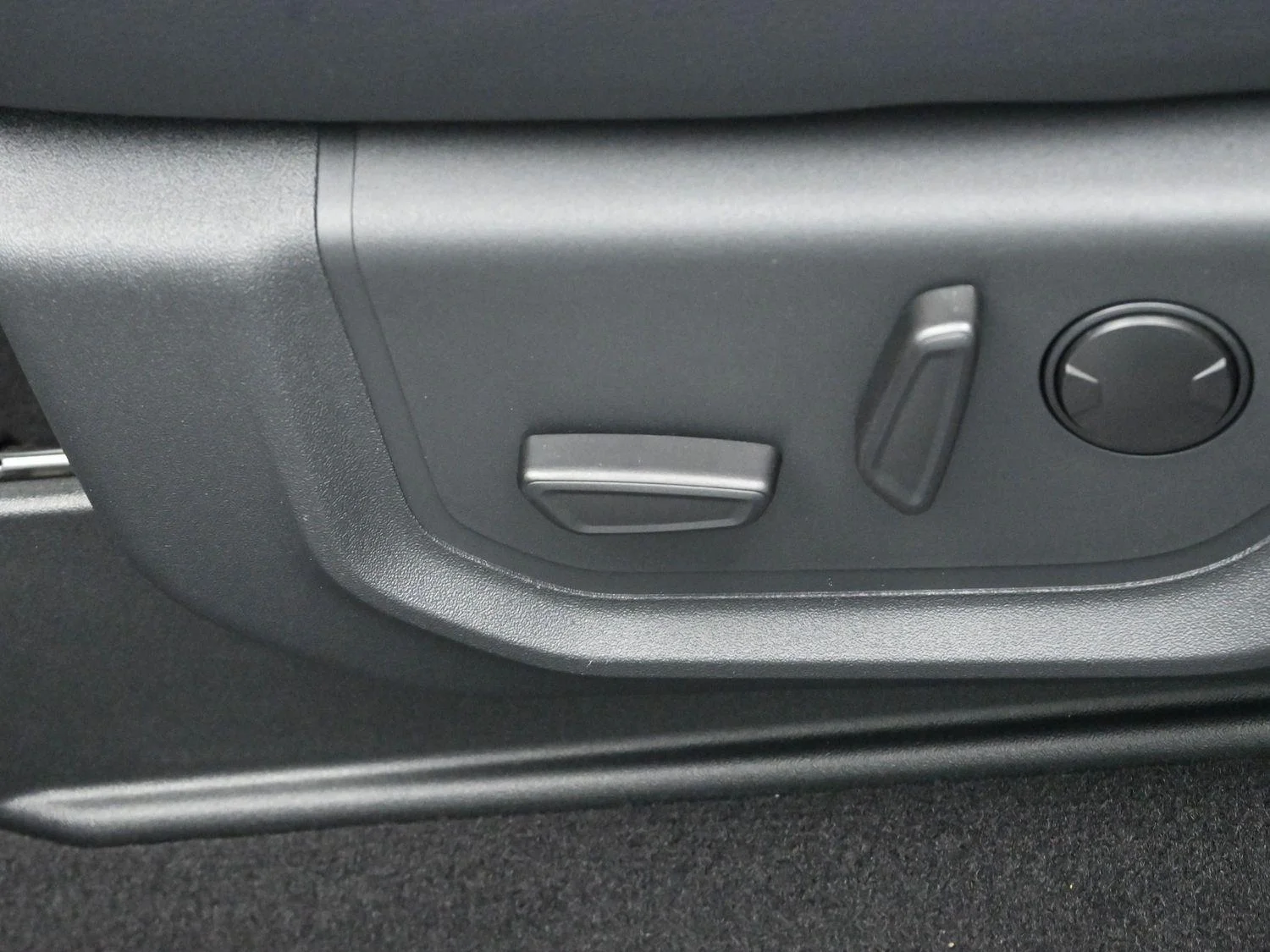 Used 2022 White Ford XL image 15