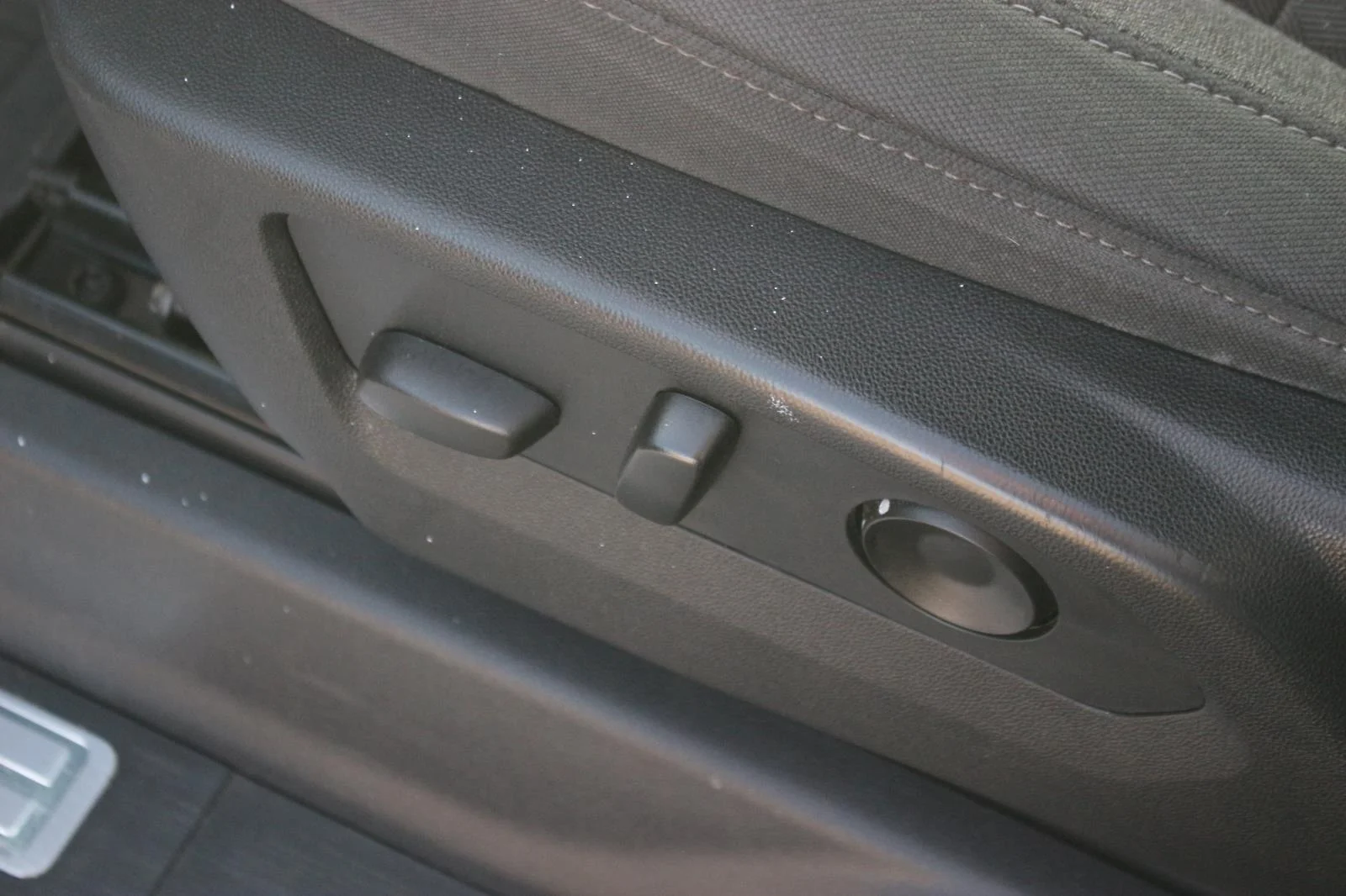Used 2022 Quicksilver Metallic GMC Elevation image 18