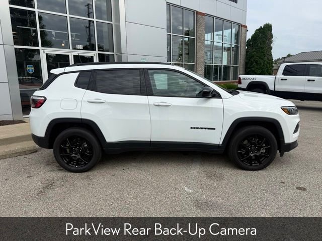 New 2026 Bright White Clear-Coat Exterior Paint Jeep Latitude image 8