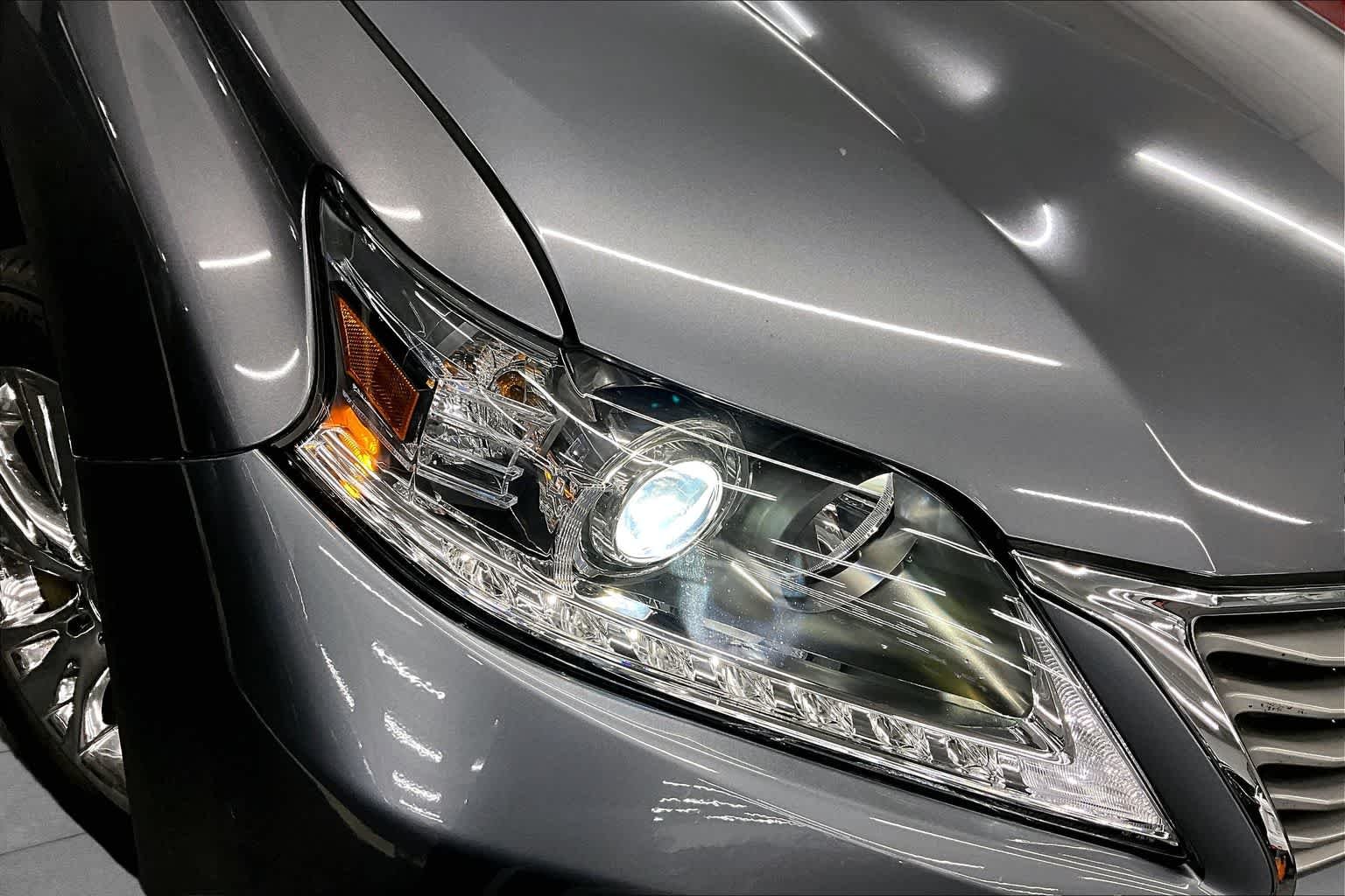 Used 2014 Nebula Gray Pearl Lexus  image 28