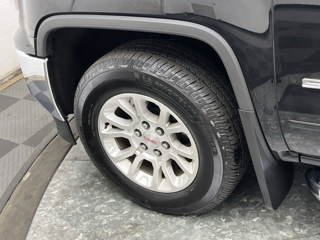 Used 2019 Onyx Black GMC SLE image 30