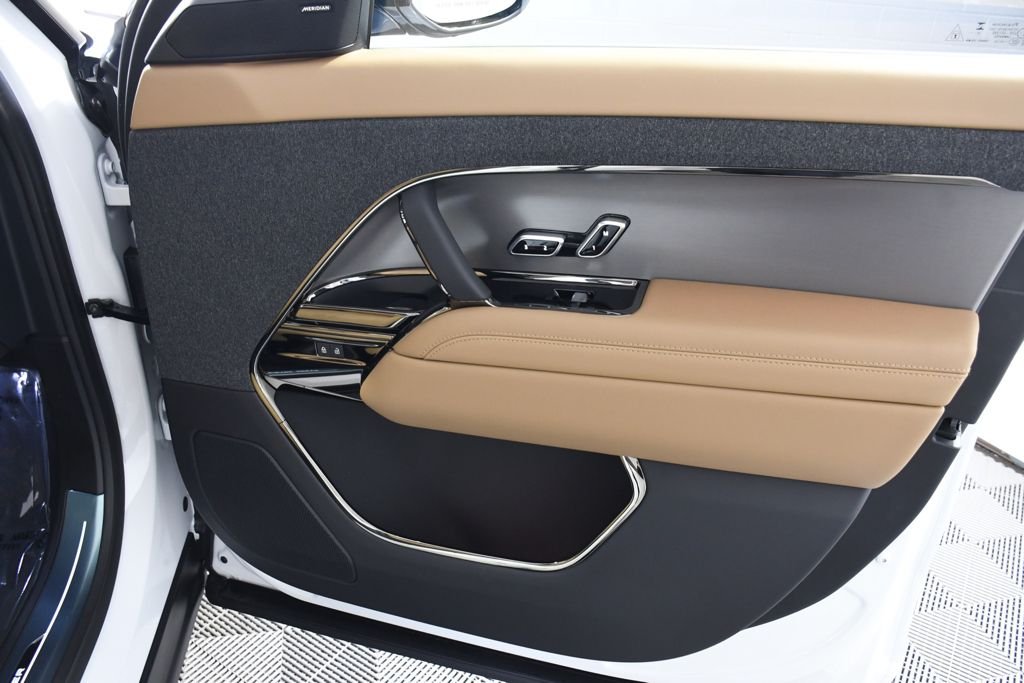 New 2026 Fuji White Land Rover SE image 17